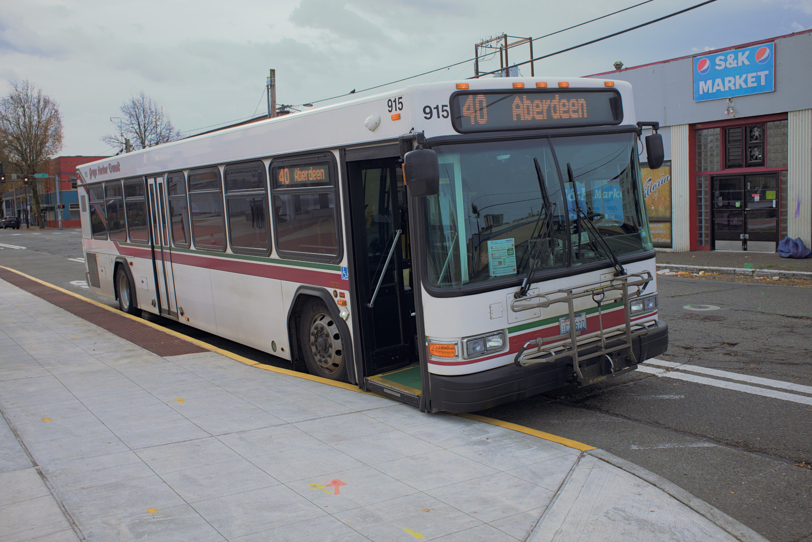 40 foot bus, Grays Harbor Transit, Route 40 to Aberdeen