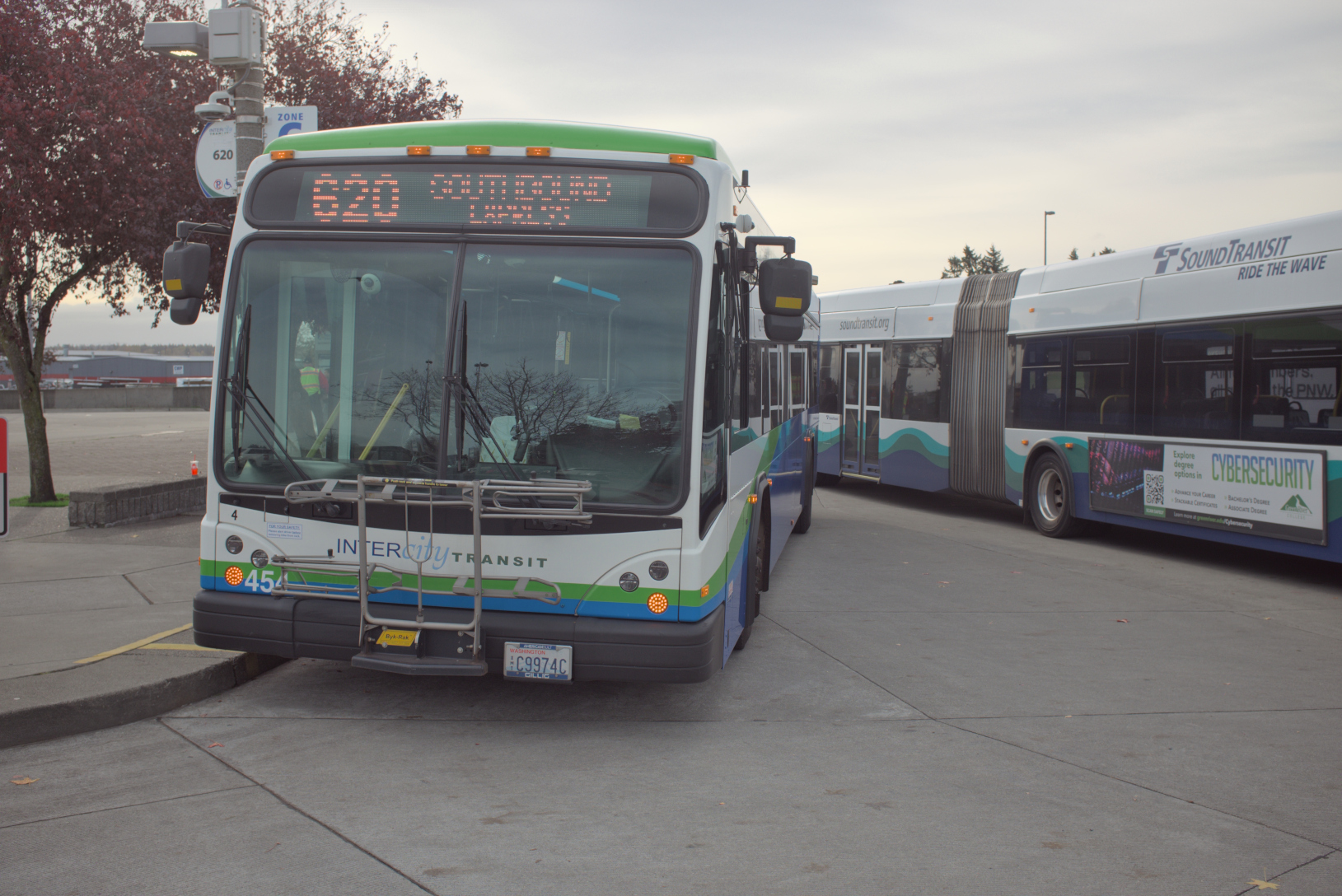The 620 at the 512 Park and Ride, with a Sound Transit 60 footer in the background